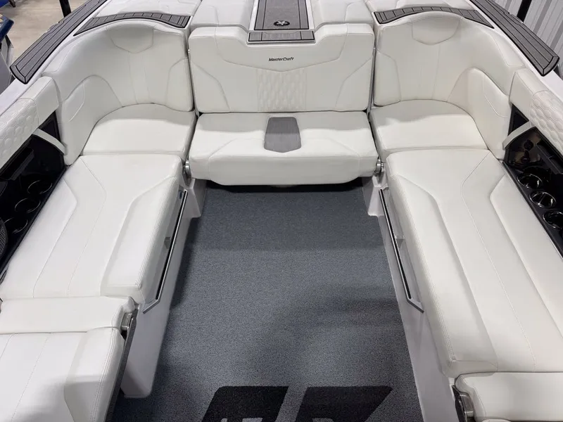 Slide: The Image of MasterCraft XT24 2024 - 28