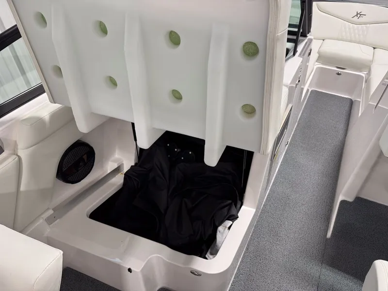 Slide: The Image of MasterCraft XT24 2024 - 30