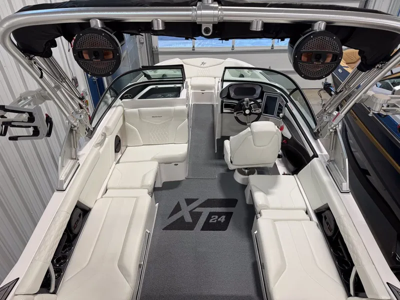 Slide: The Image of MasterCraft XT24 2024 - 34