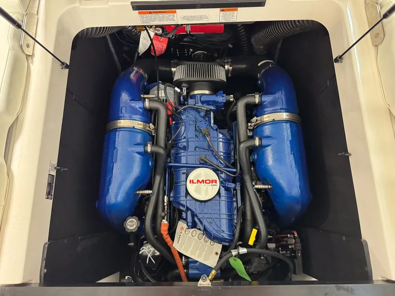 Slide: The Image of MasterCraft XT24 2024 - 37