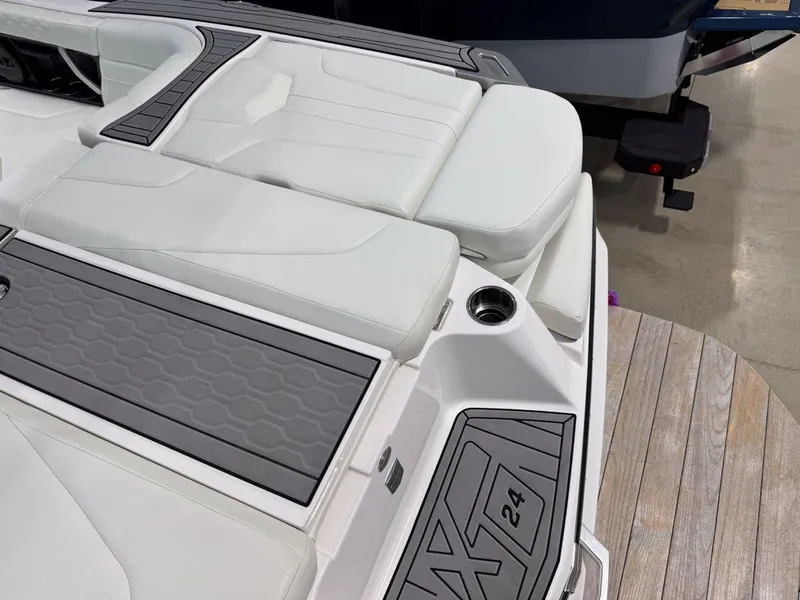 Slide: The Image of MasterCraft XT24 2024 - 7