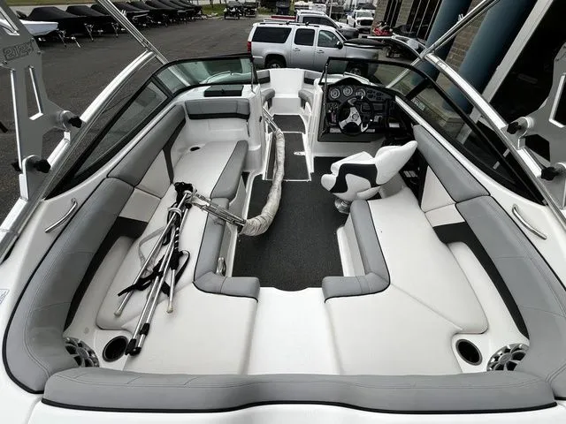 Slide: The Image of Yamaha 212X 2012 - 15