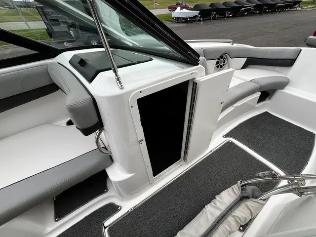 Slide: The Image of Yamaha 212X 2012 - 17