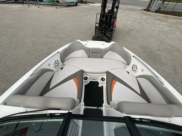 Slide: The Image of MasterCraft X35 SS 2010 - 10