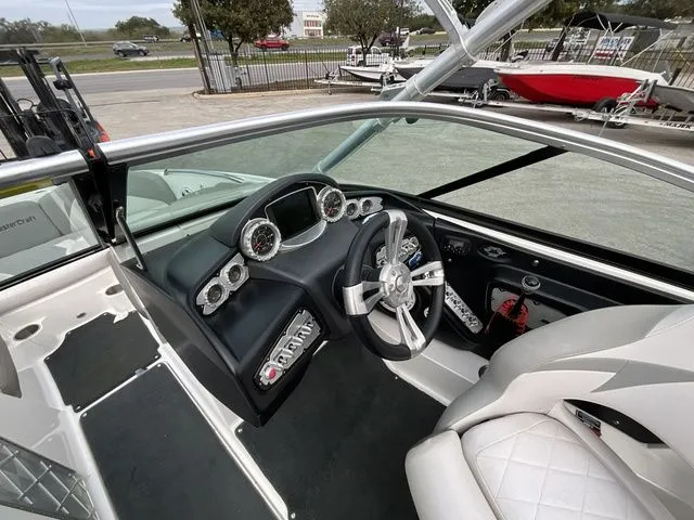 Slide: The Image of MasterCraft X35 SS 2010 - 8