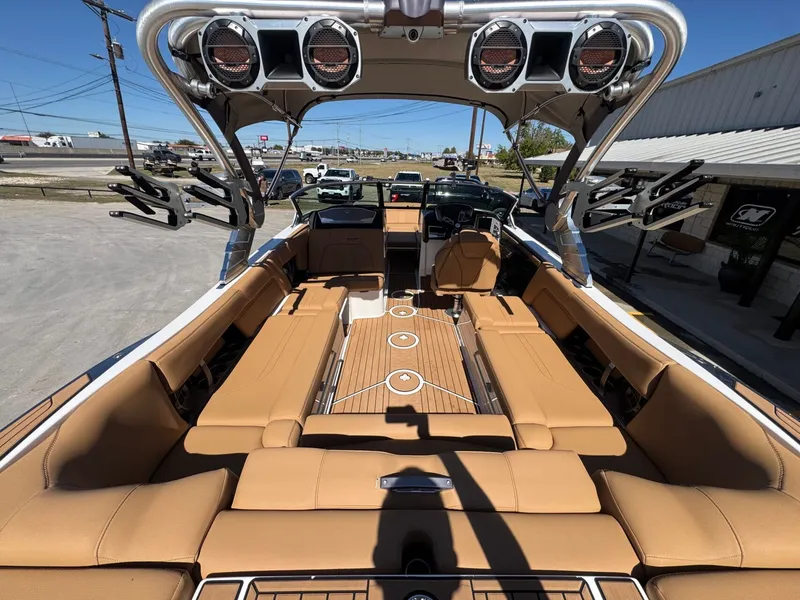 Slide: The Image of MasterCraft X24 2019 - 11