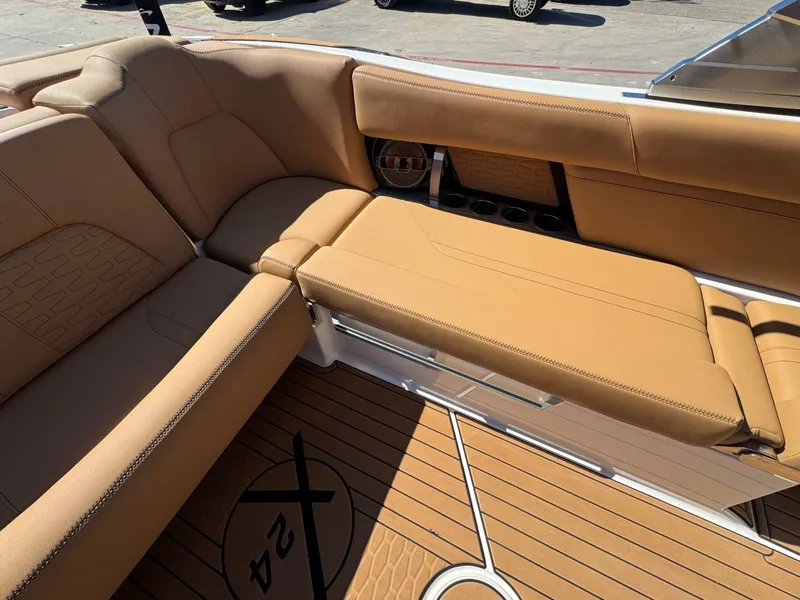 Slide: The Image of MasterCraft X24 2019 - 14