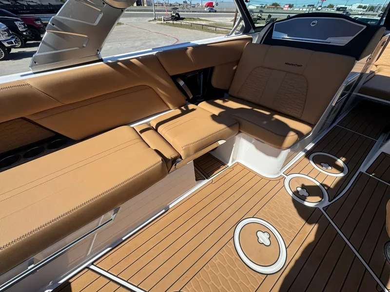 Slide: The Image of MasterCraft X24 2019 - 15