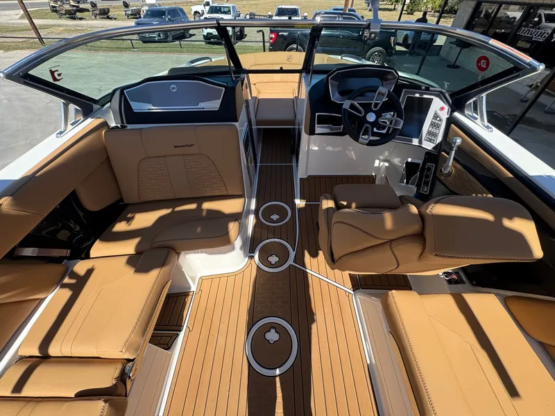 Slide: The Image of MasterCraft X24 2019 - 16