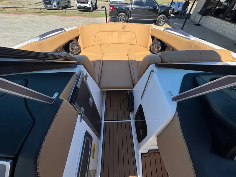 Slide: The Image of MasterCraft X24 2019 - 18