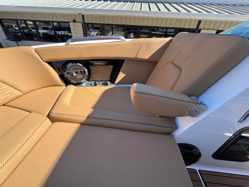 Slide: The Image of MasterCraft X24 2019 - 22