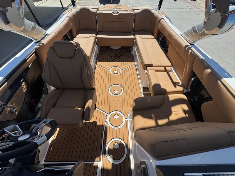 Slide: The Image of MasterCraft X24 2019 - 24