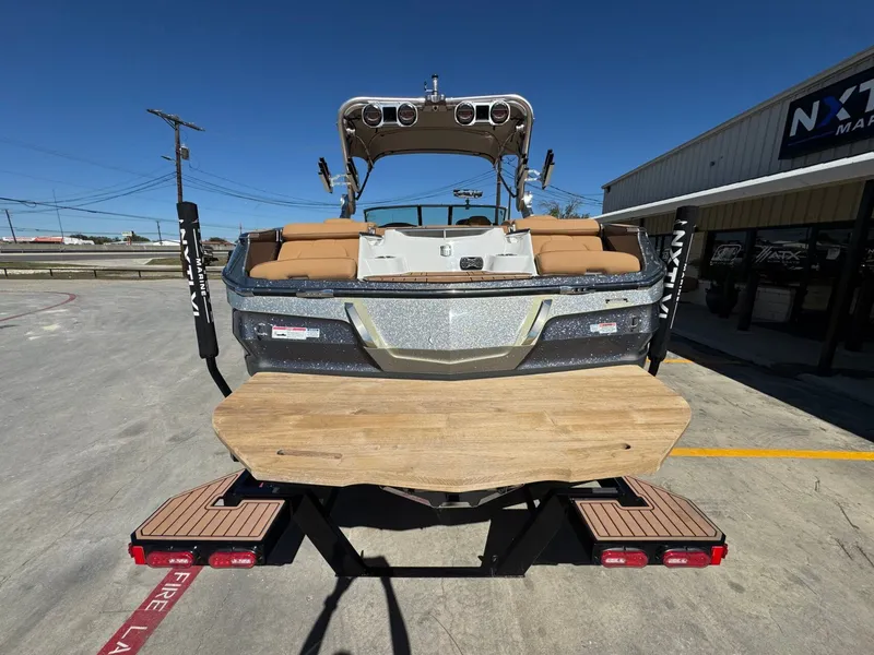 Slide: The Image of MasterCraft X24 2019 - 3