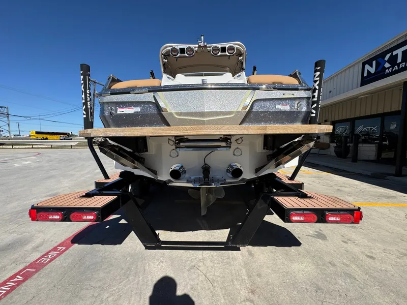 Slide: The Image of MasterCraft X24 2019 - 4