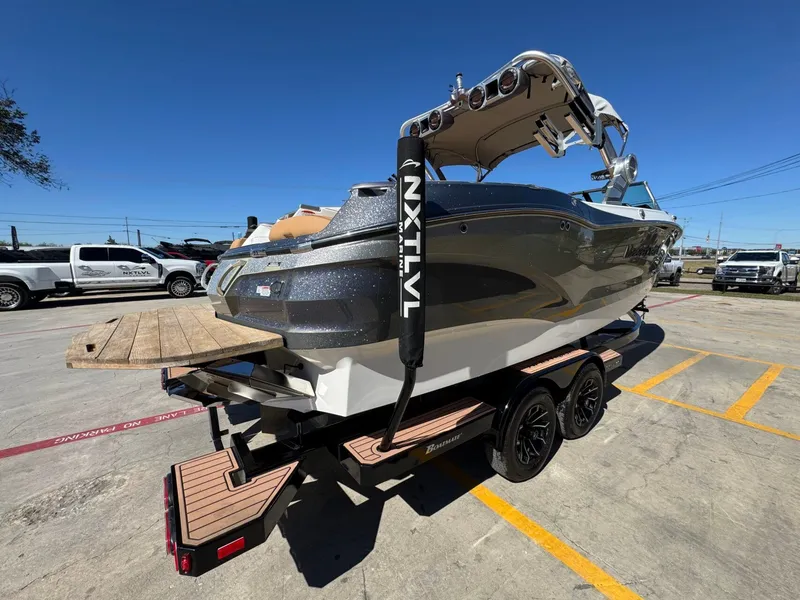 Slide: The Image of MasterCraft X24 2019 - 5