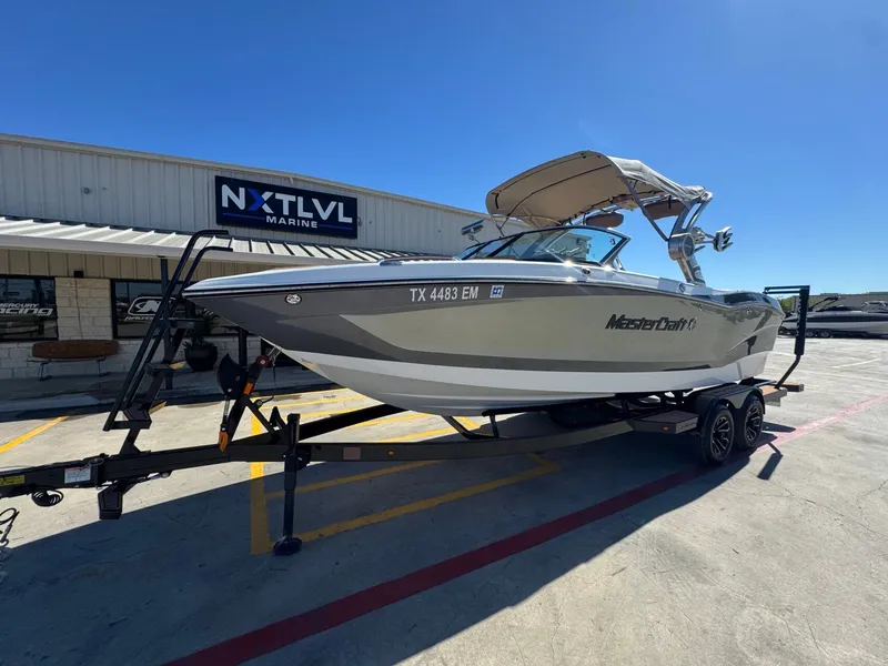 Slide: The Image of MasterCraft X24 2019 - 9