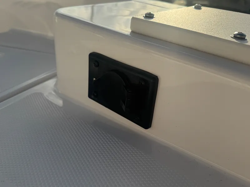 Slide: The Image of Bayliner T18LE 2025 - 14