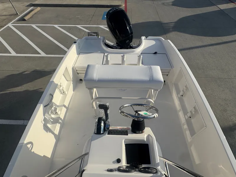Slide: The Image of Bayliner T18LE 2025 - 16