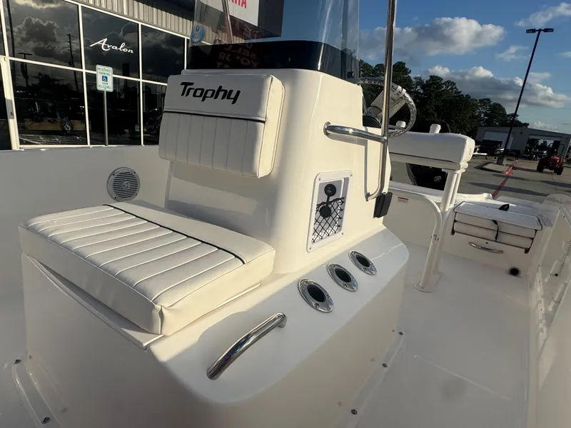 Slide: The Image of Bayliner T18LE 2025 - 20