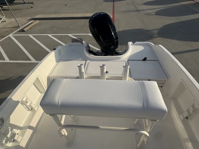 Slide: The Image of Bayliner T18LE 2025 - 21