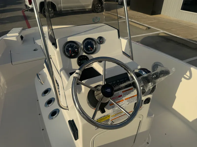 Slide: The Image of Bayliner T18LE 2025 - 22