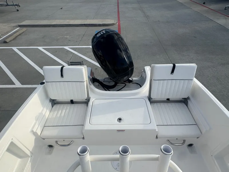 Slide: The Image of Bayliner T18LE 2025 - 30