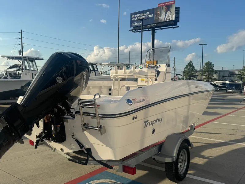 Slide: The Image of Bayliner T18LE 2025 - 5