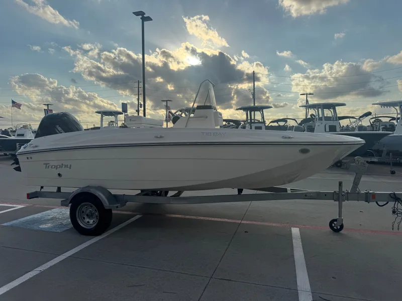 Slide: The Image of Bayliner T18LE 2025 - 8