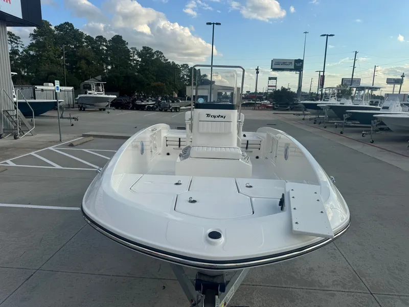 Slide: The Image of Bayliner T18LE 2025 - 9