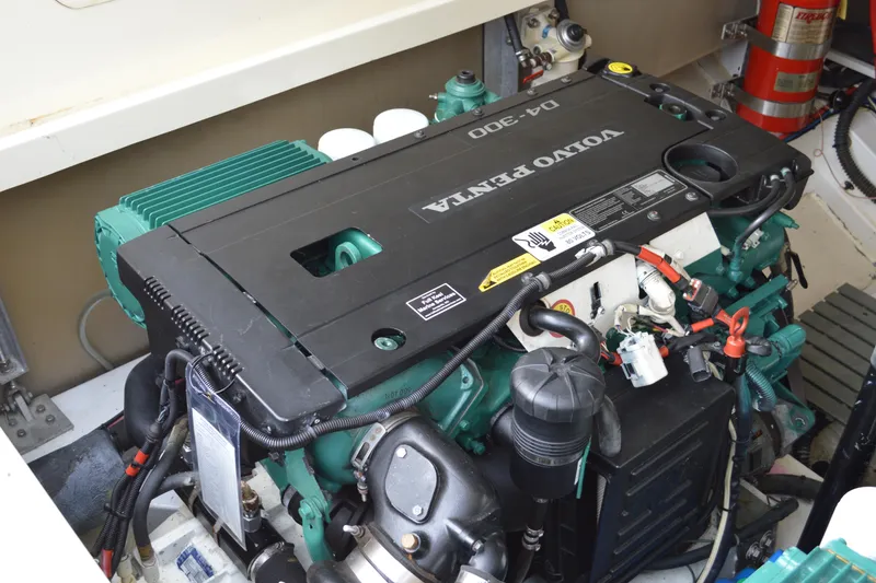 Slide: The Image of Volvo Penta engine in 2009 Hinckley 37 boat, detailed view. - 38