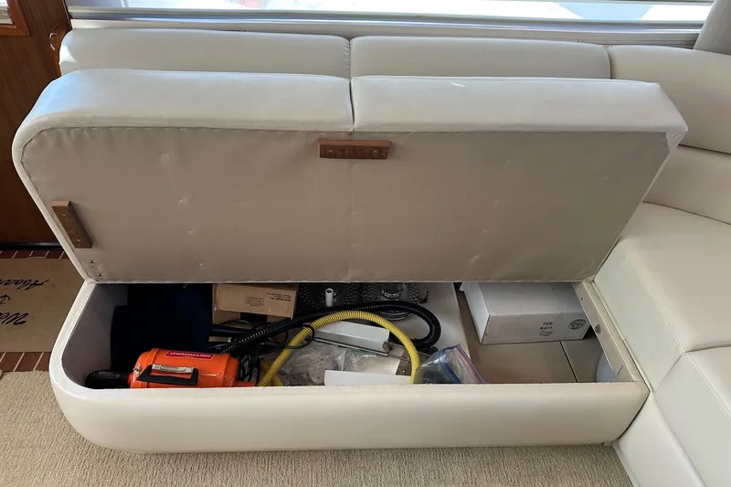 Slide: The Image of Viking 45 CAPT BAB - Salon - 39