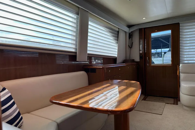 Slide: The Image of Viking 45 CAPT BAB - Salon - Dinette - 43