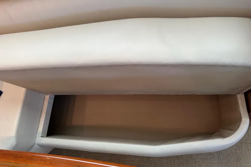 Slide: The Image of Viking 45 CAPT BAB - Salon - 44