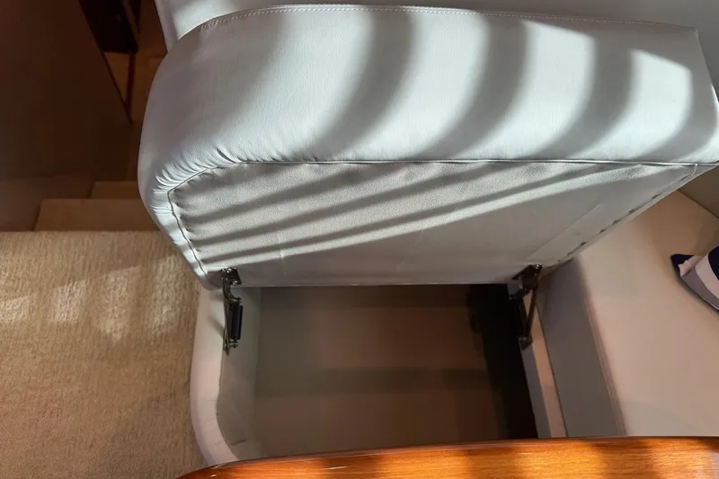 Slide: The Image of Viking 45 CAPT BAB - Salon - 45