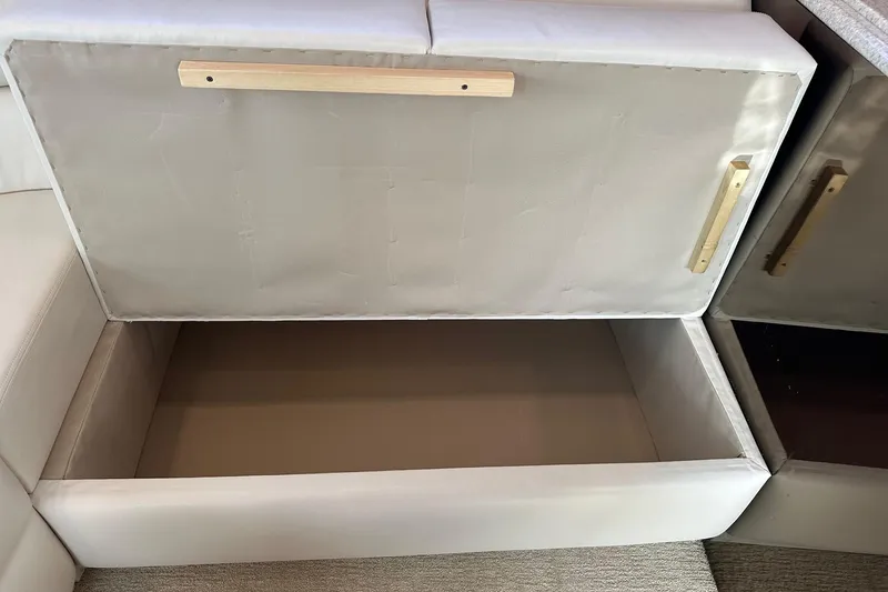 Slide: The Image of Viking 45 CAPT BAB - Salon - 47