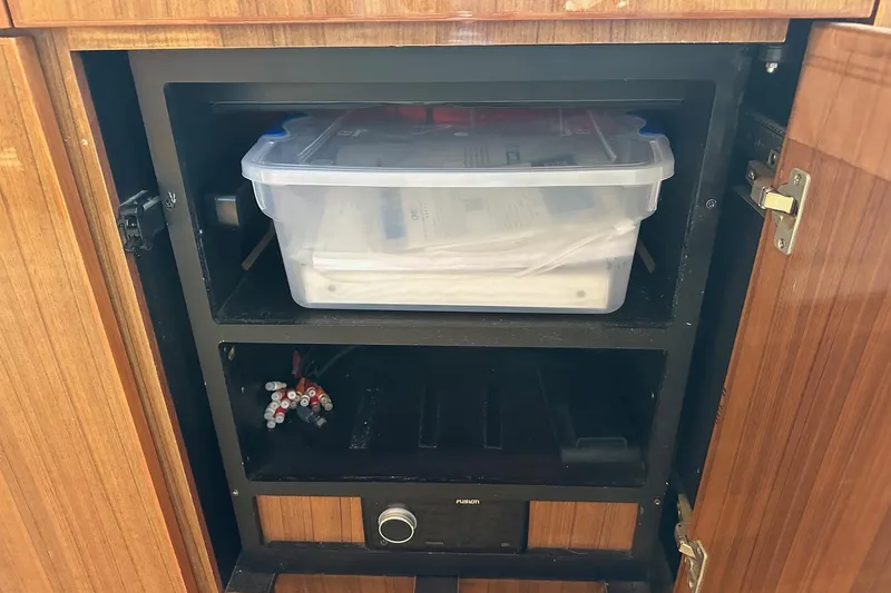 Slide: The Image of Viking 45 CAPT BAB - Salon - 54