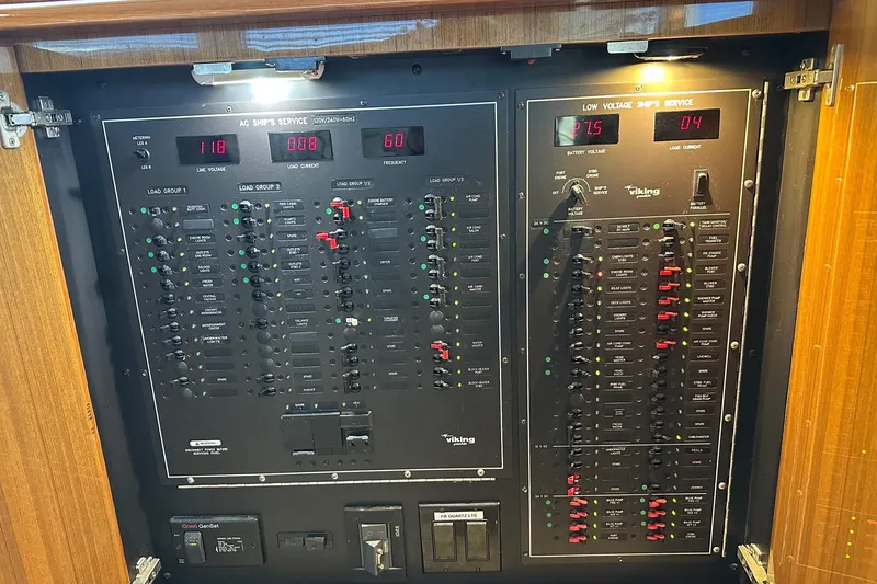 Slide: The Image of Viking 45 CAPT BAB - Salon - 55