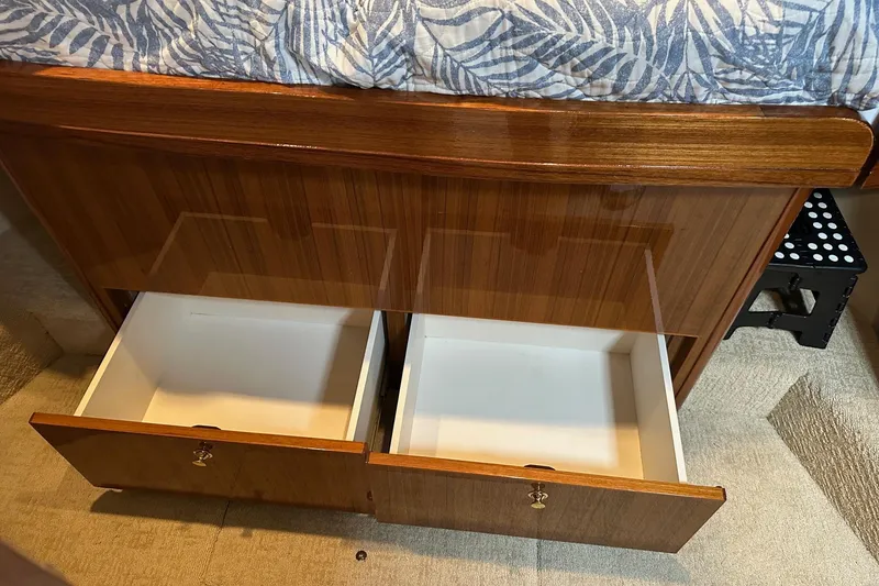 Slide: The Image of Viking 45 CAPT BAB - Master Stateroom - 62