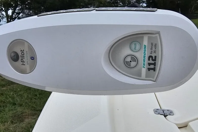 Slide: The Image of Trolling motor with i-Pilot GPS system on 2009 Scout 240 Bay Scout boat. - 24