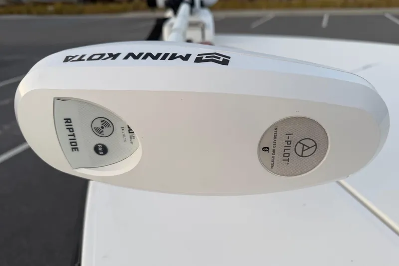 Slide: The Image of Minn Kota Riptide trolling motor with i-Pilot GPS on 2022 Maverick 18 HPX-V boat. - 30