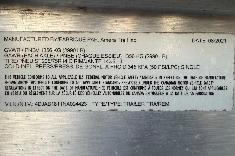 Slide: The Image of Label on Maverick 18 HPX-V 2022 trailer, detailing specifications and safety standards compliance. - 39