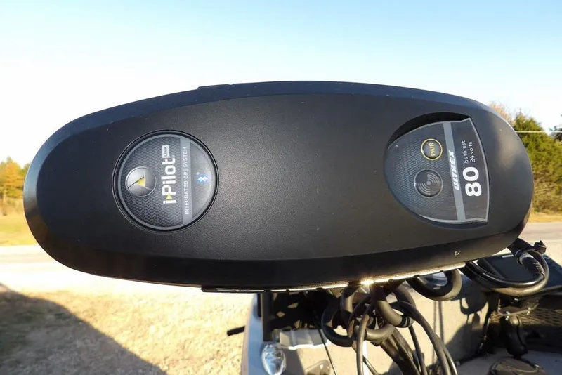 Slide: The Image of Trolling motor with i-Pilot GPS system on 2018 Crestliner 1950 Fish Hawk WT boat. - 57