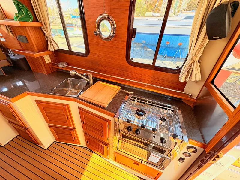 Slide: The Image of Ranger Tug 31 Command Bridge 2022 - 14