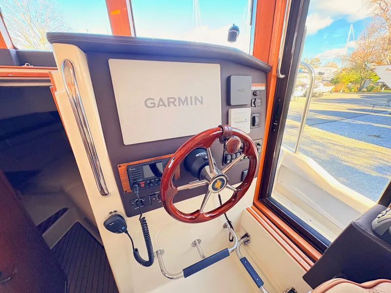 Slide: The Image of Ranger Tug 31 Command Bridge 2022 - 22