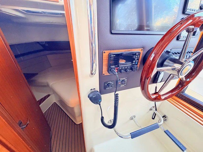 Slide: The Image of Ranger Tug 31 Command Bridge 2022 - 25