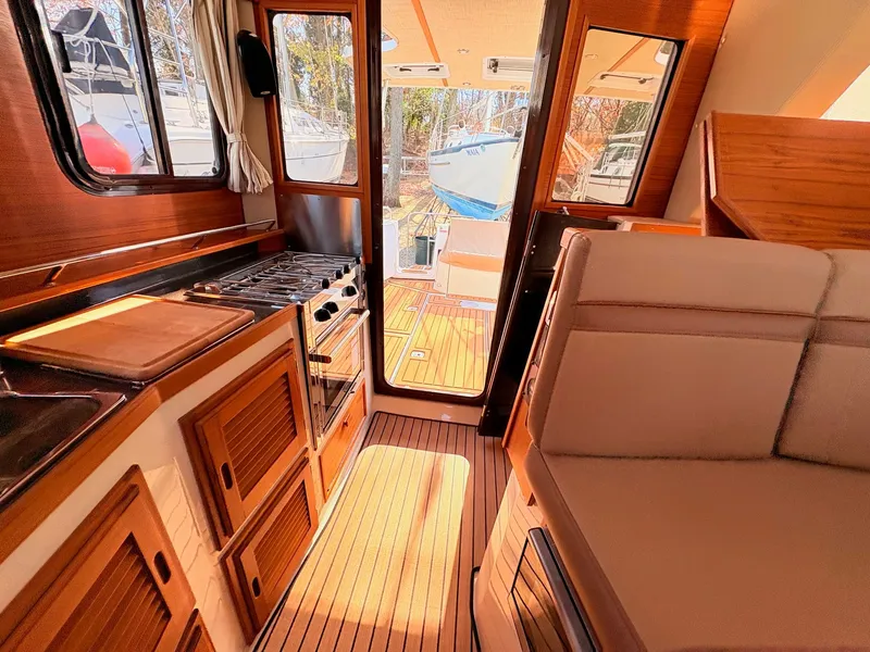 Slide: The Image of Ranger Tug 31 Command Bridge 2022 - 32