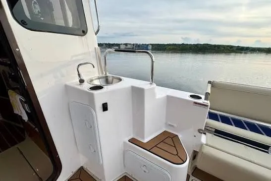 Slide: The Image of Ranger Tug 31 Command Bridge 2022 - 42