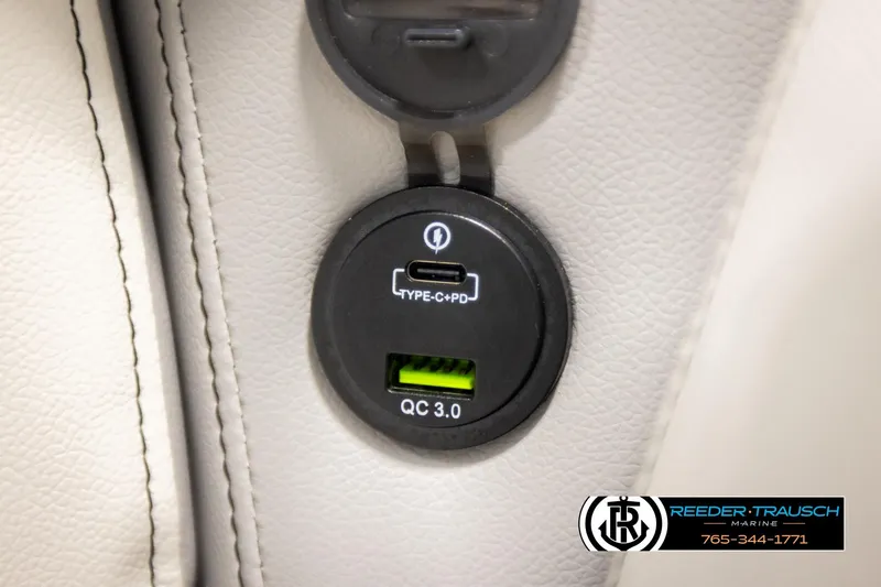 Slide: The Image of USB Type-C and QC 3.0 charging ports in 2026 Avalon VEN CR. - 32