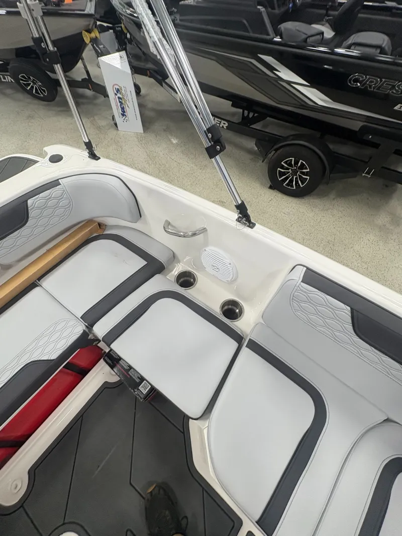 Slide: The Image of Bayliner M15 2025 - 20