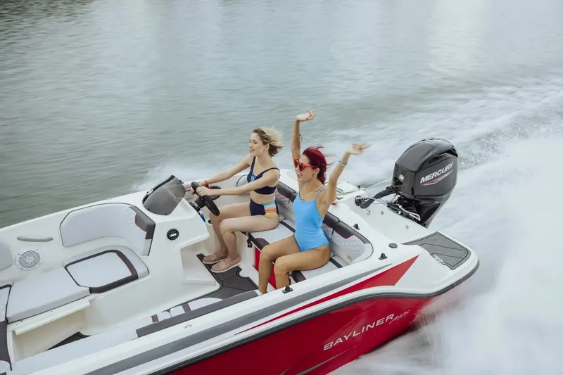 Slide: The Image of Bayliner M15 2025 - 27